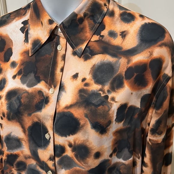 Wilfred Free Aritzia Button Down. Small. Like new - Picture 3 of 12